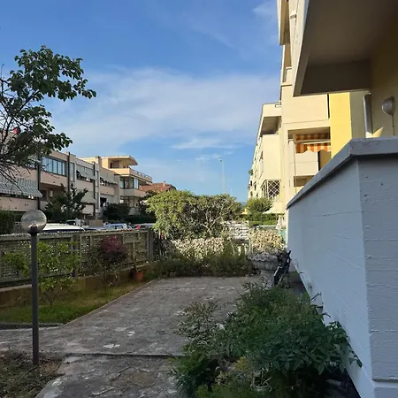 Al Piano Terra - 1,5km Dal Mare Apartman Viareggio