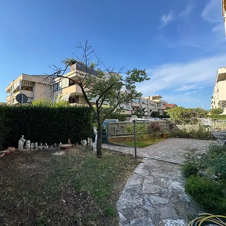 Apartman Al Piano Terra - 1,5km Dal Mare Viareggio